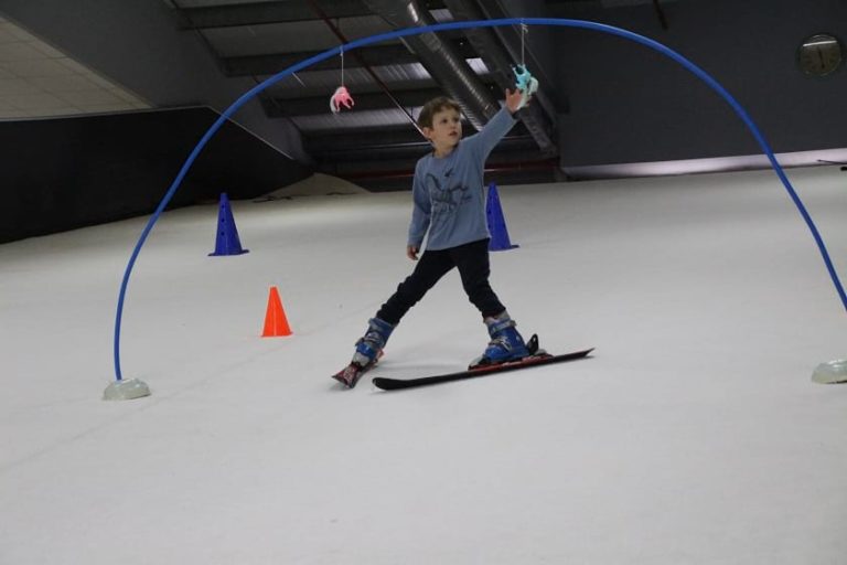 Kid skiing static slope Skimulator